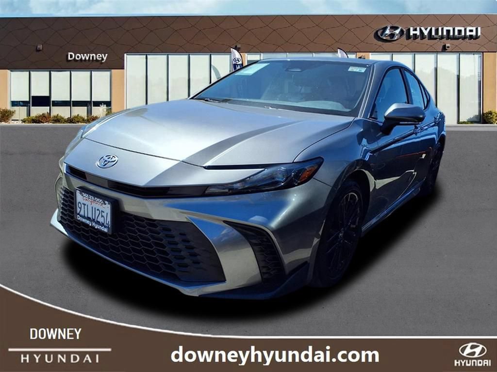 Used 2025 Toyota Camry SE FWD image 1