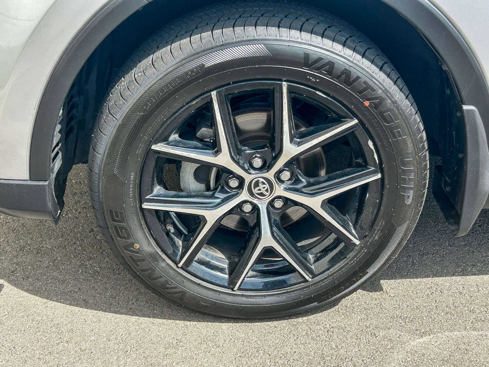 Used 2018 Toyota RAV4 SE w/ Advanced Technology Package image 10