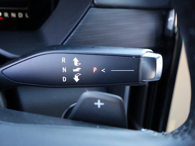 Used 2025 GMC Acadia Elevation image 39