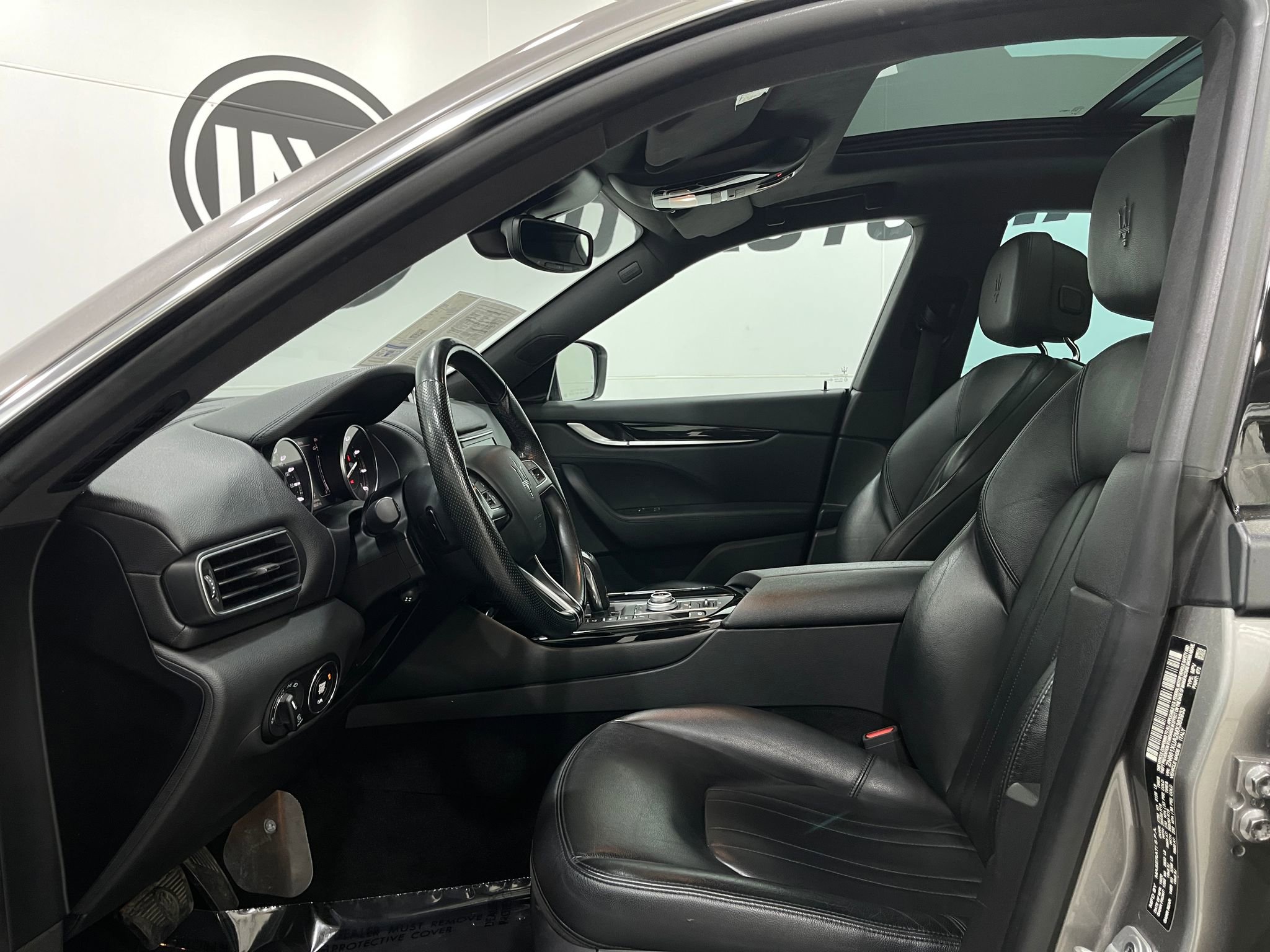 Used 2021 Maserati Levante image 11