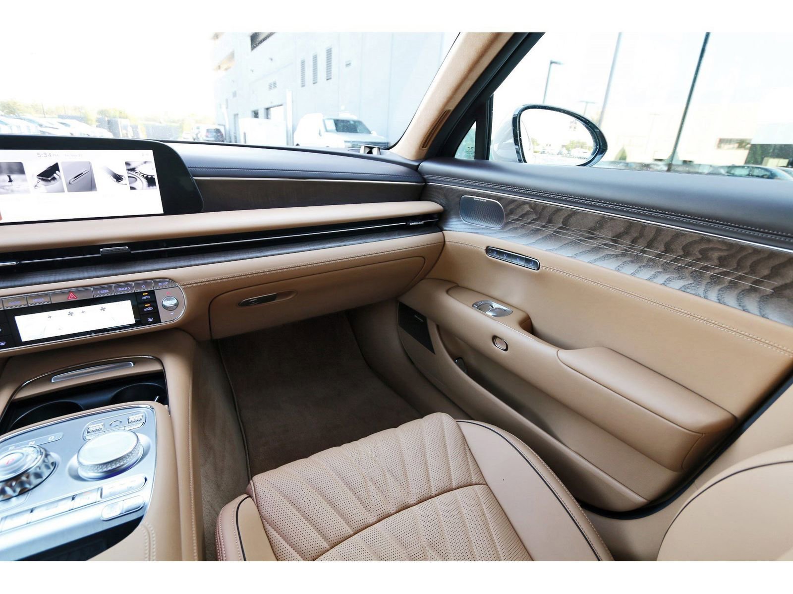 Used 2025 Genesis G90 3.5T image 12