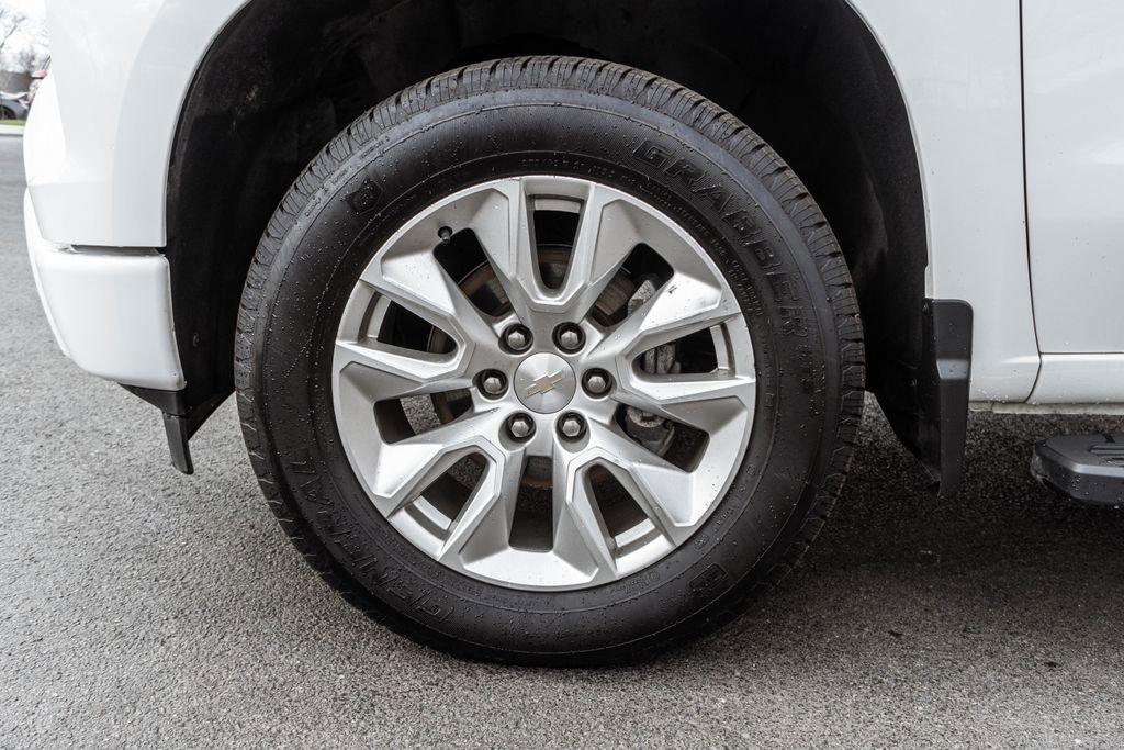 Used 2023 Chevrolet Silverado 1500 Custom image 33