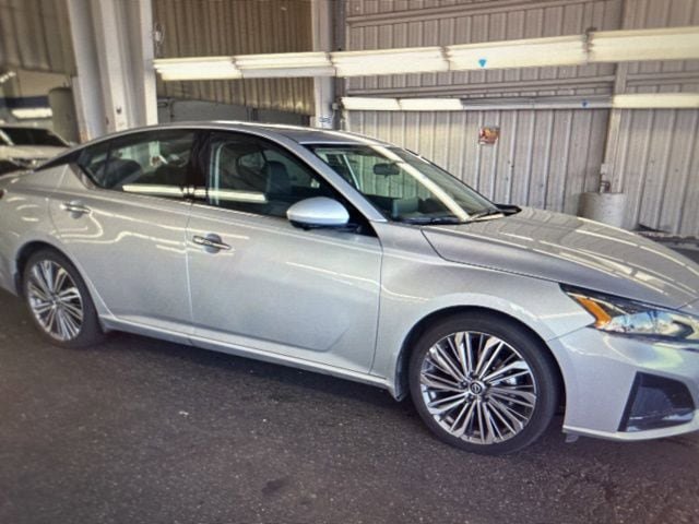 Certified 2023 Nissan Altima 2.5 SL image 1