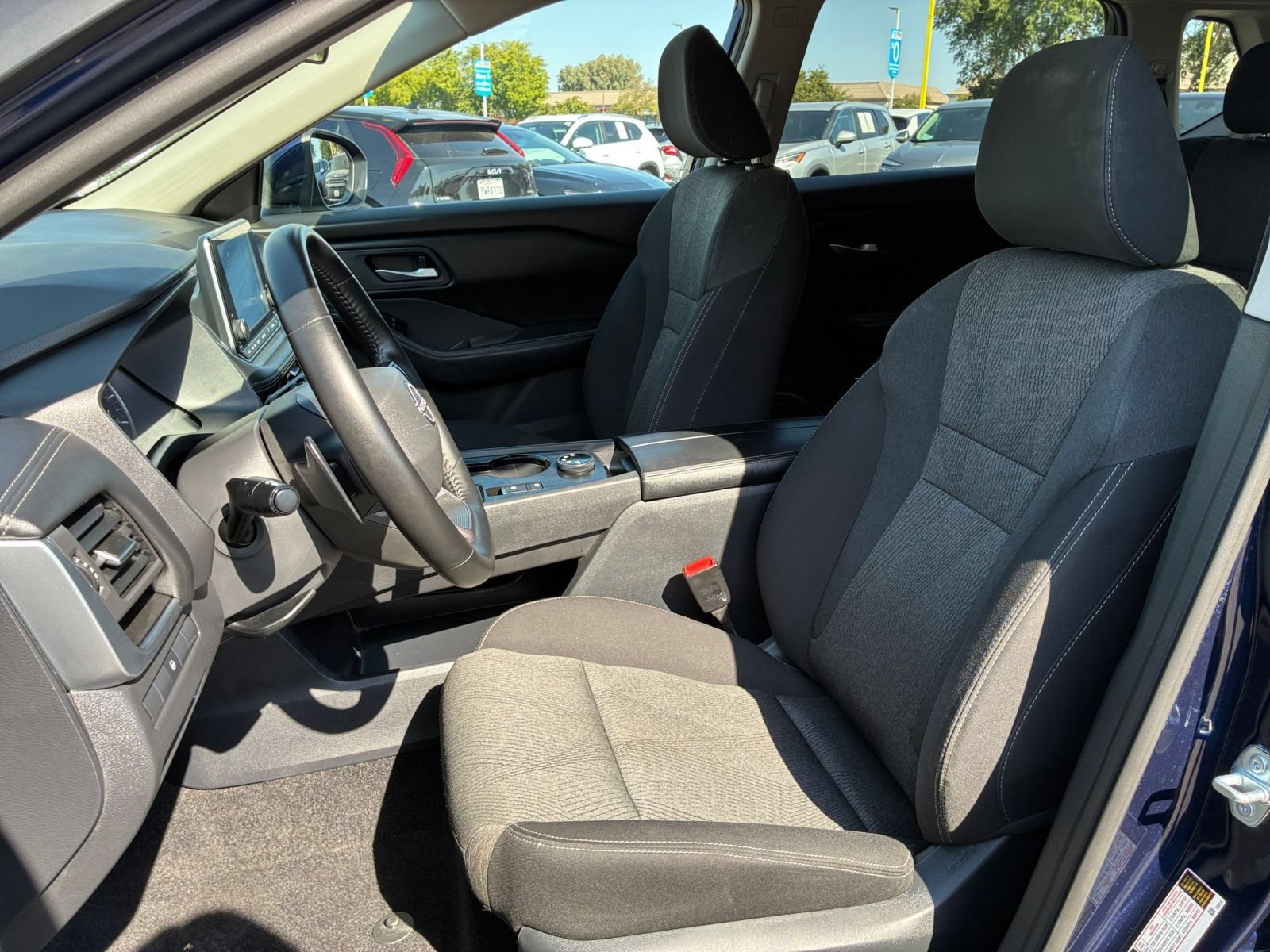 Used 2025 Nissan Rogue SV AWD/4WD image 28