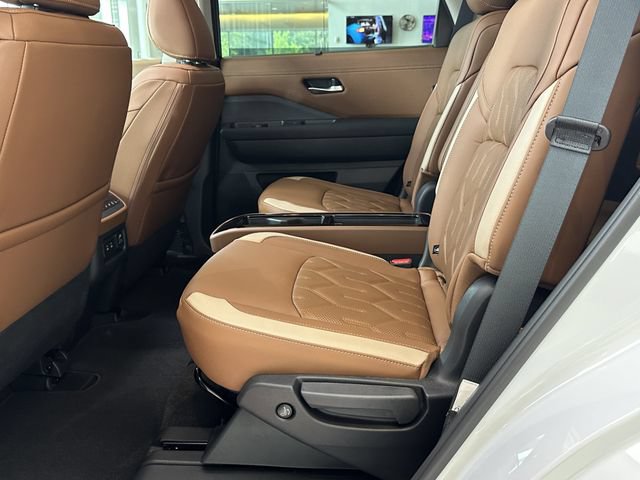 New 2026 Nissan Pathfinder Platinum AWD/4WD image 16
