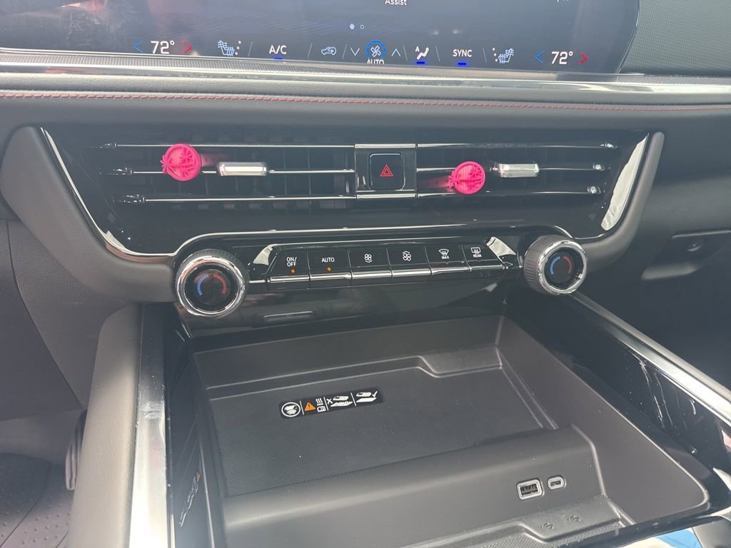 Used 2025 Chevrolet Suburban RST w/ Comfort Package image 16