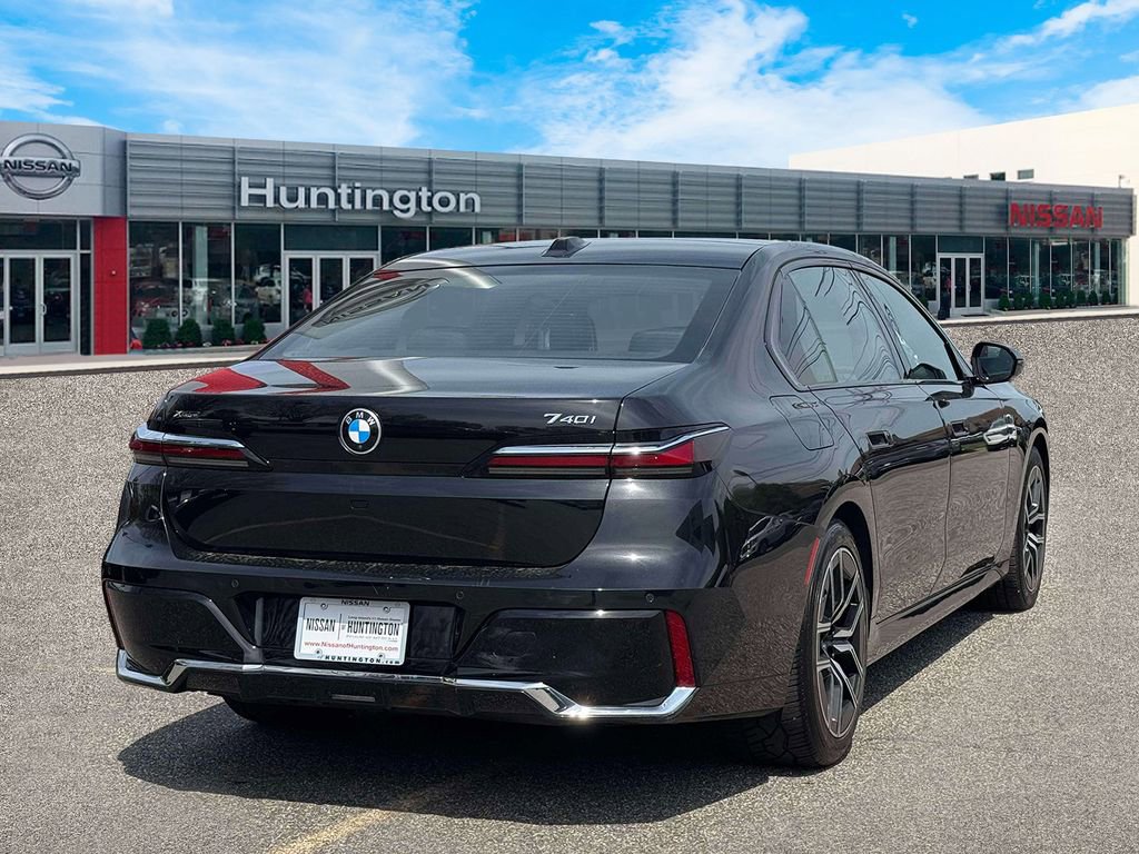 Used 2024 BMW 740i xDrive AWD/4WD image 4
