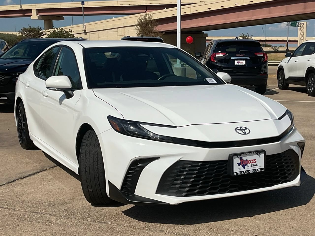 Used 2025 Toyota Camry SE FWD image 3