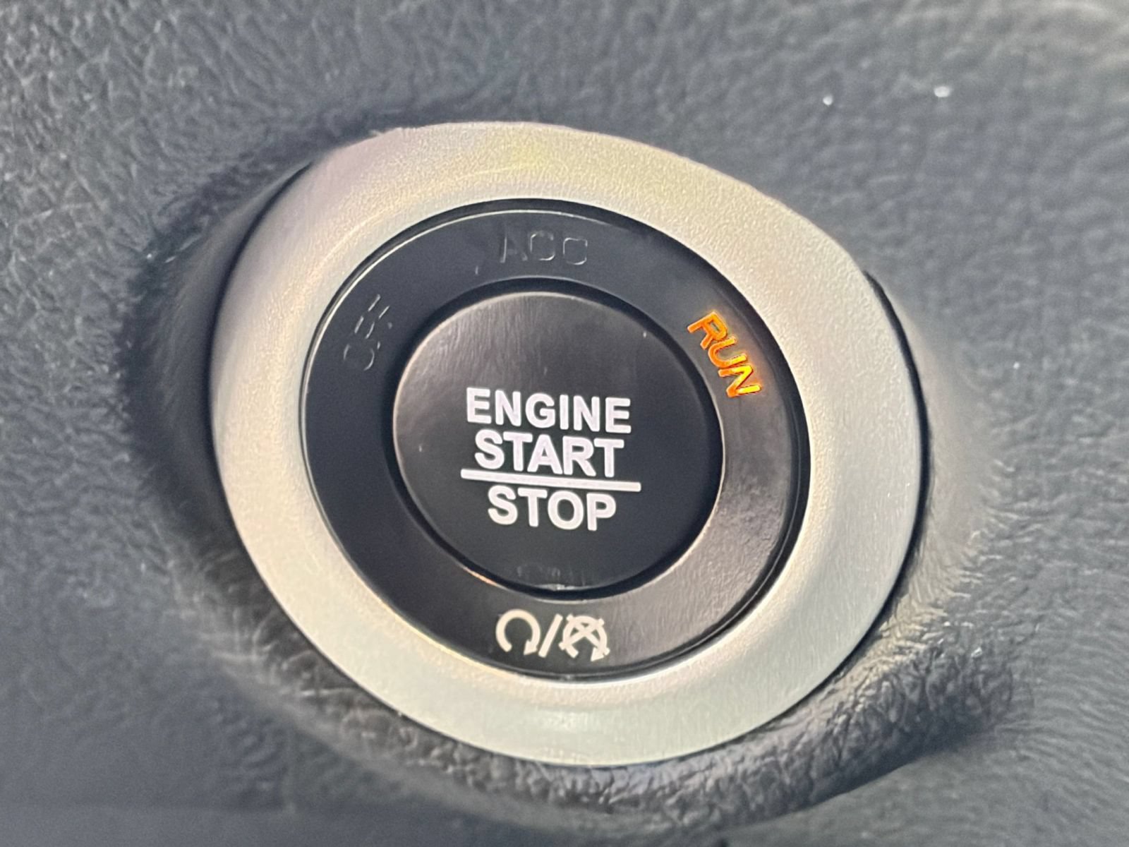 Used 2025 Chrysler Pacifica Limited FWD image 16