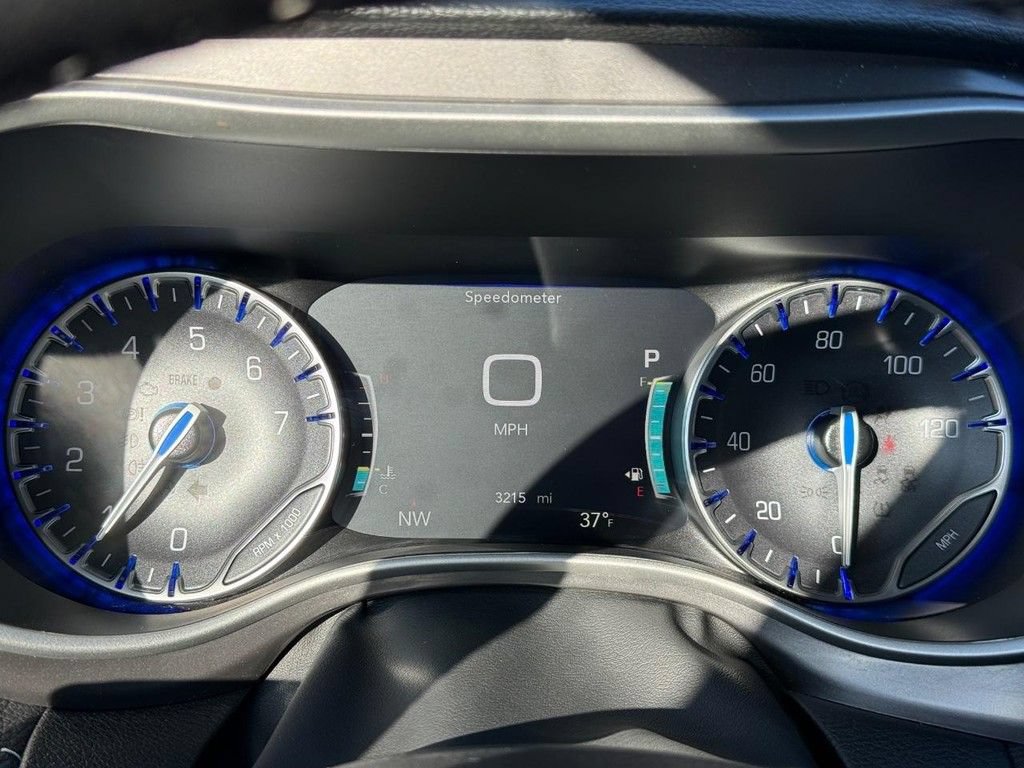 Used 2026 Chrysler Pacifica Select AWD/4WD image 17