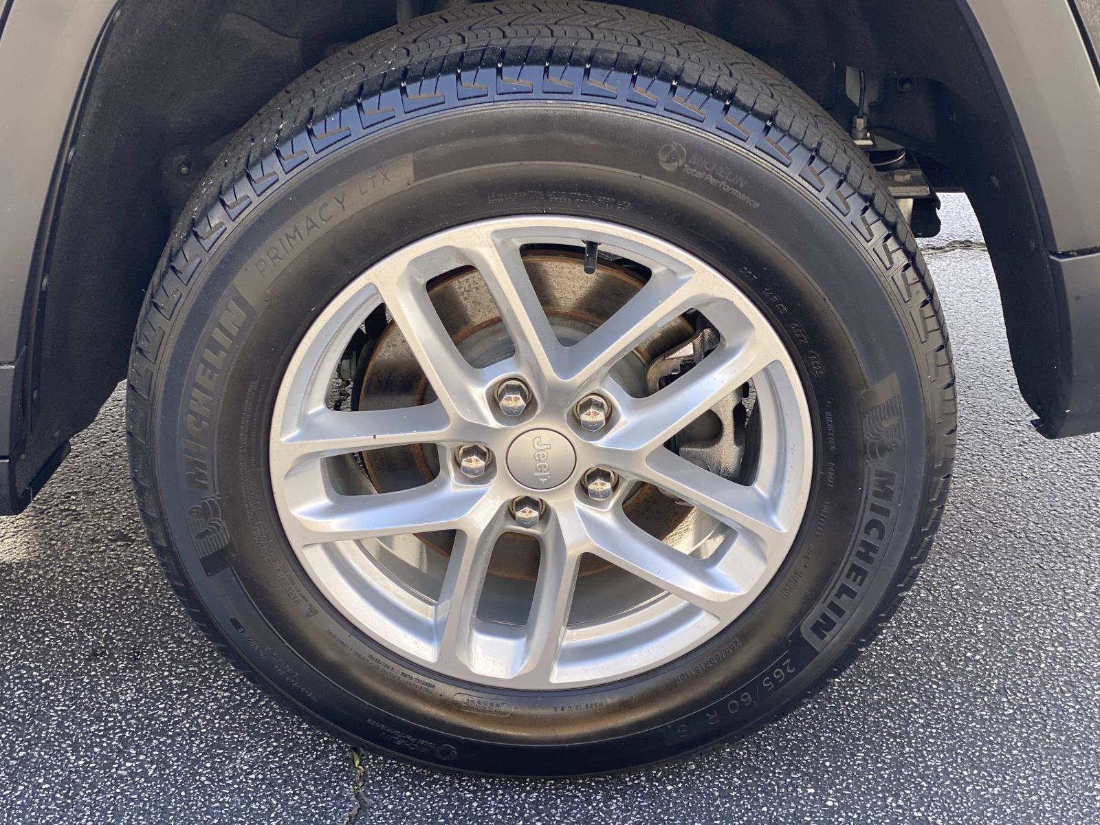 Used 2023 Jeep Grand Cherokee L Laredo image 14