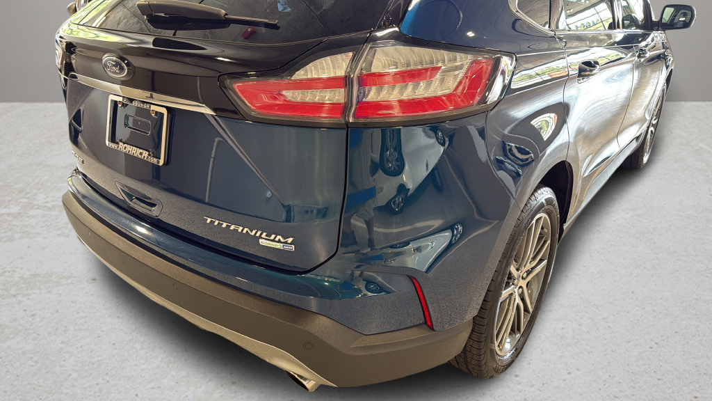 Used 2020 Ford Edge Titanium AWD/4WD image 12