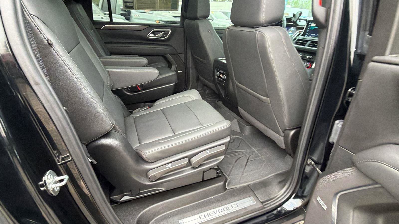 Used 2024 Chevrolet Suburban Z71 w/ Luxury Package AWD/4WD image 19