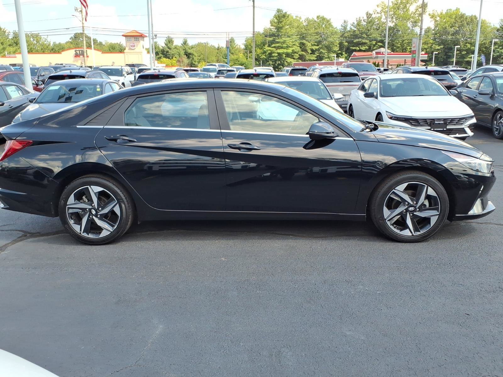 Certified 2023 Hyundai Elantra Limited w/ Cargo Package FWD image 5