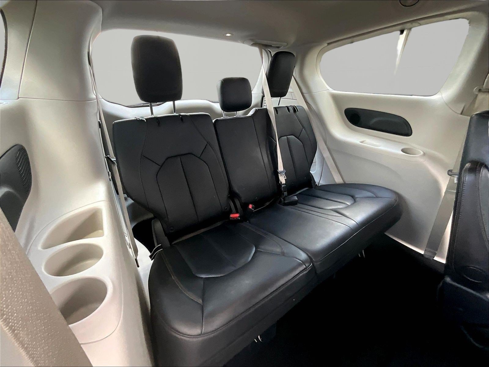 Used 2018 Chrysler Pacifica Touring-L Plus FWD image 25