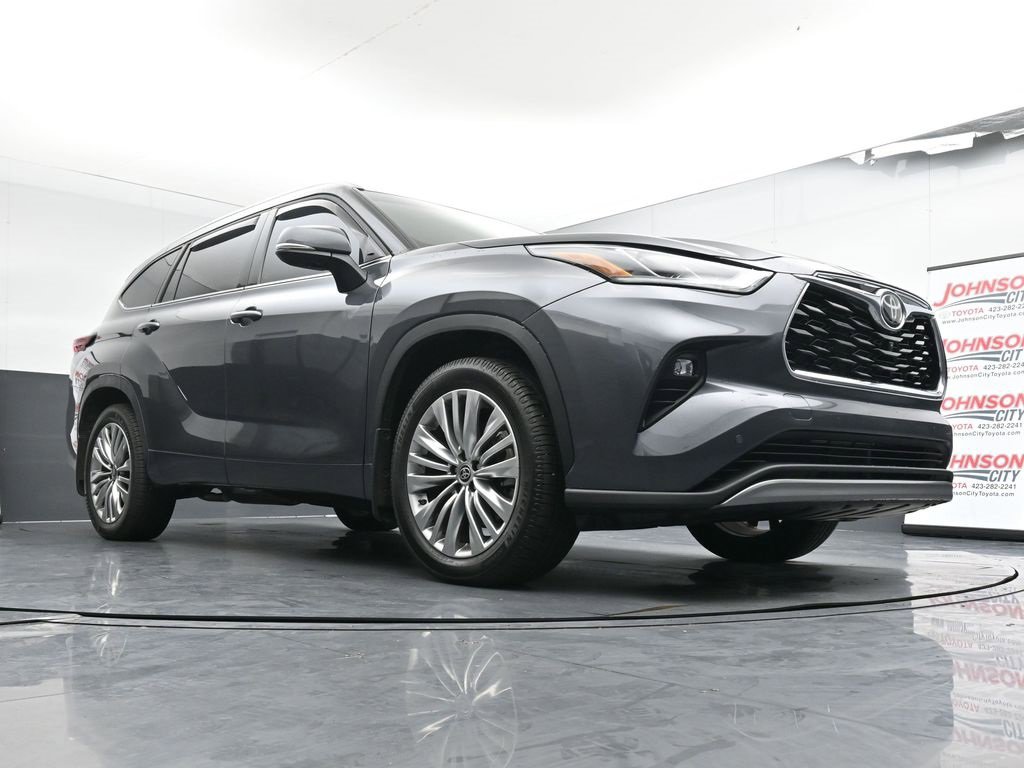 Used 2025 Toyota Highlander Platinum image 18