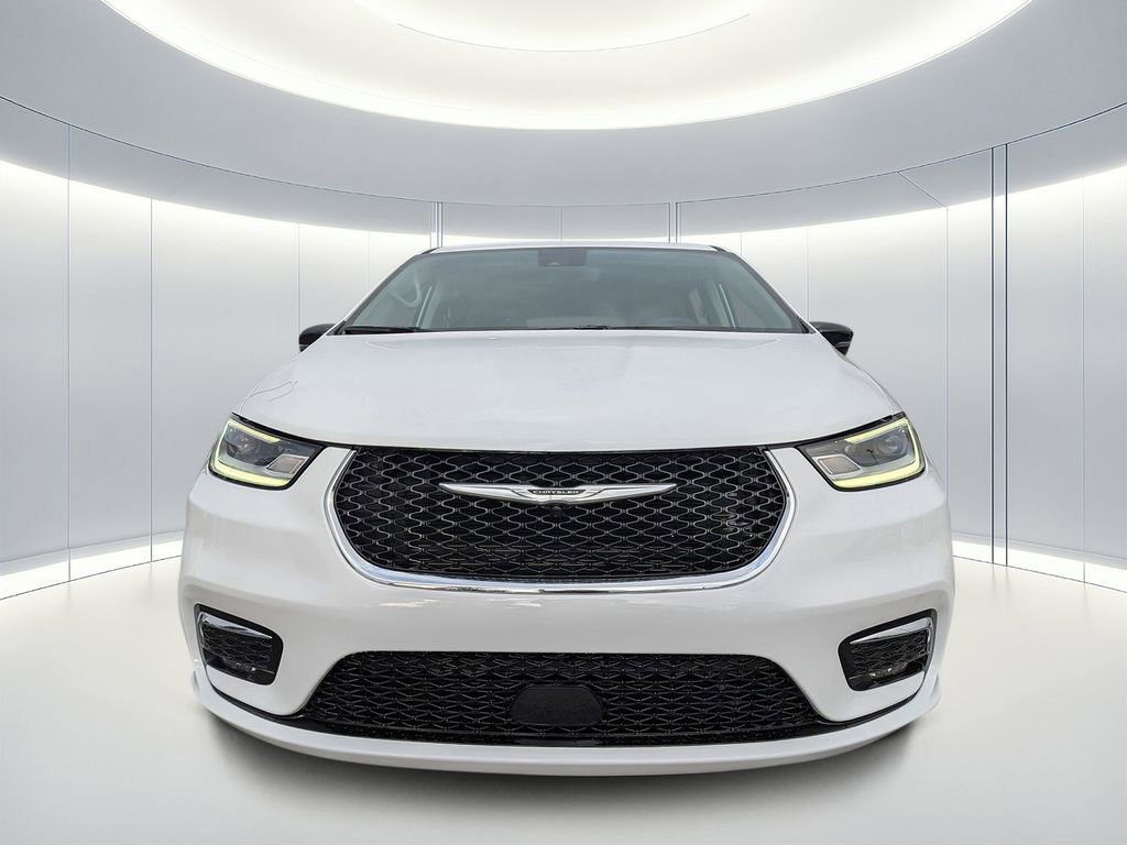 Used 2024 Chrysler Pacifica Touring-L image 8
