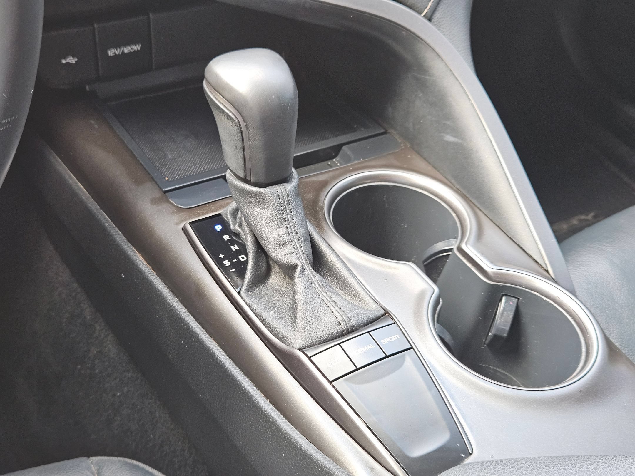 Used 2022 Toyota Camry SE FWD image 19