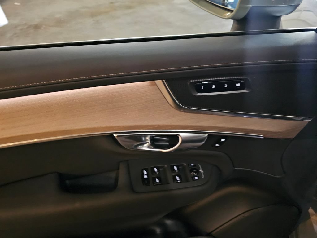 Certified 2025 Volvo XC90 B5 Core AWD/4WD image 16