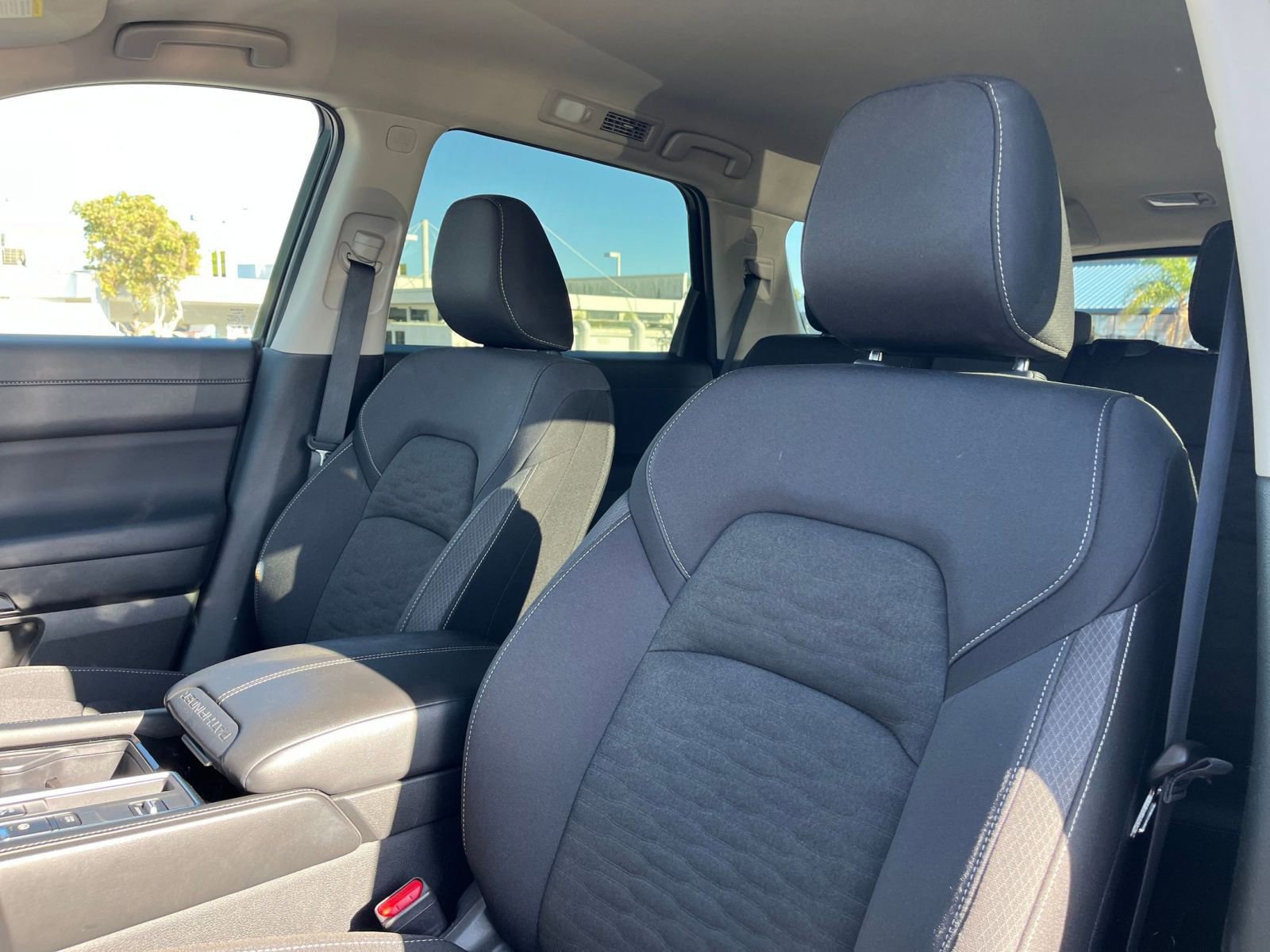 Used 2025 Nissan Pathfinder SV image 38