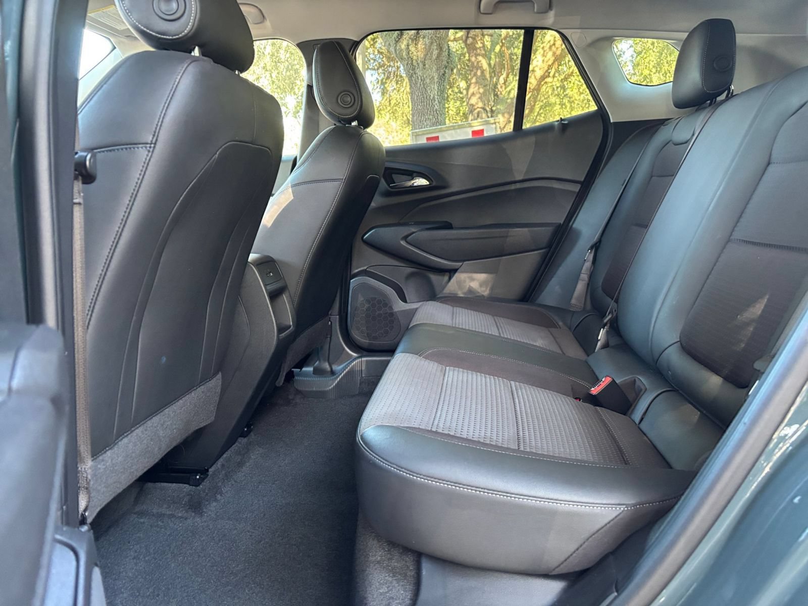 Used 2025 Chevrolet Trax LT FWD image 24