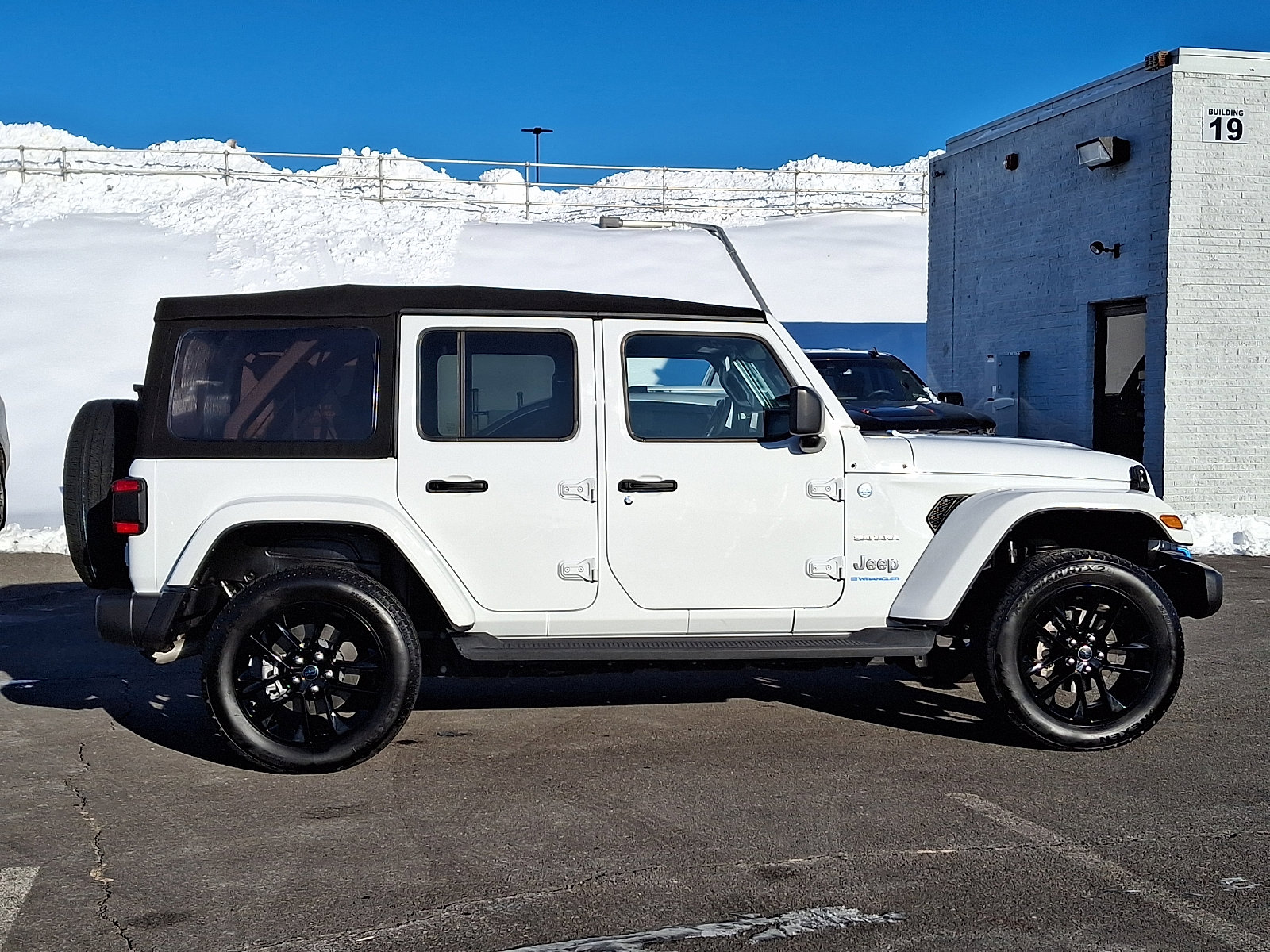 Used 2024 Jeep Wrangler Unlimited Sahara image 7