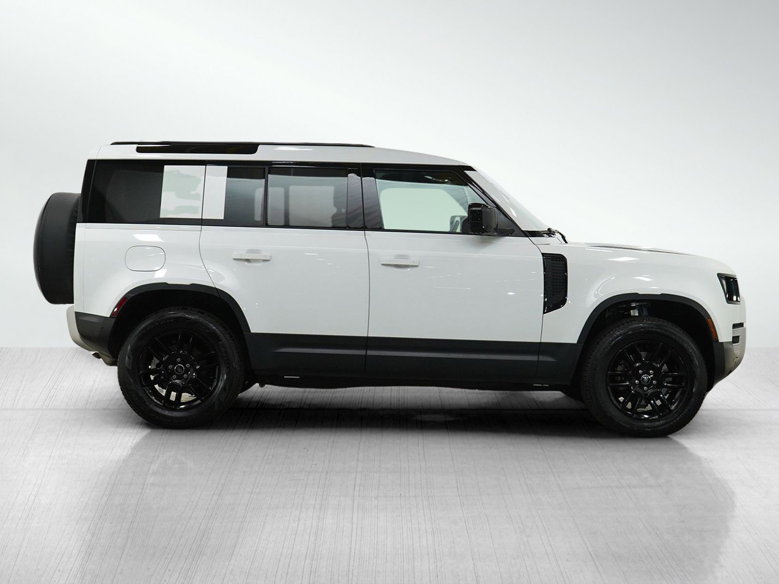 Used 2025 Land Rover Defender 110 S AWD/4WD image 6