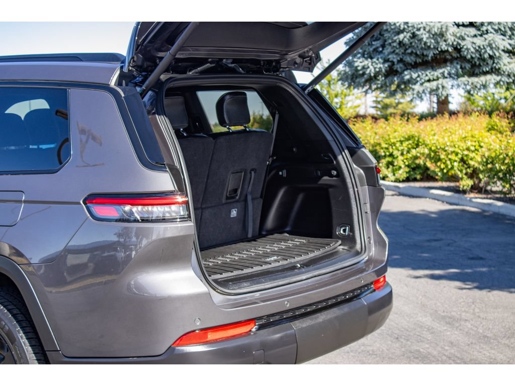Used 2023 Jeep Grand Cherokee L Laredo AWD/4WD image 10