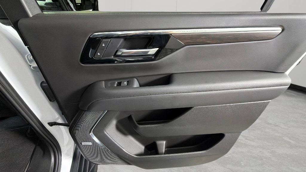 Certified 2025 Chevrolet Suburban LT w/ Comfort Package RWD image 36