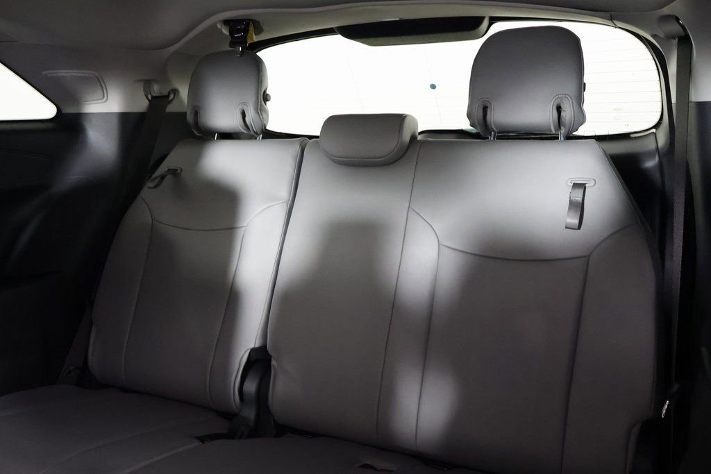 New 2026 Toyota Sienna XLE image 7