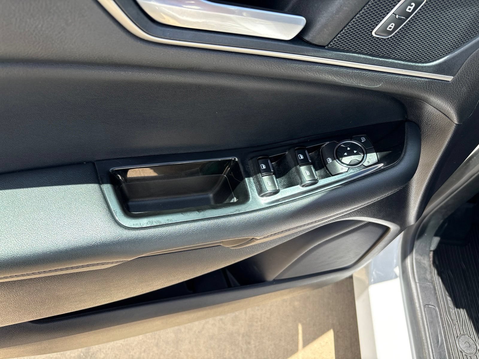 Used 2019 Ford Edge SEL w/ Equipment Group 201A FWD image 17