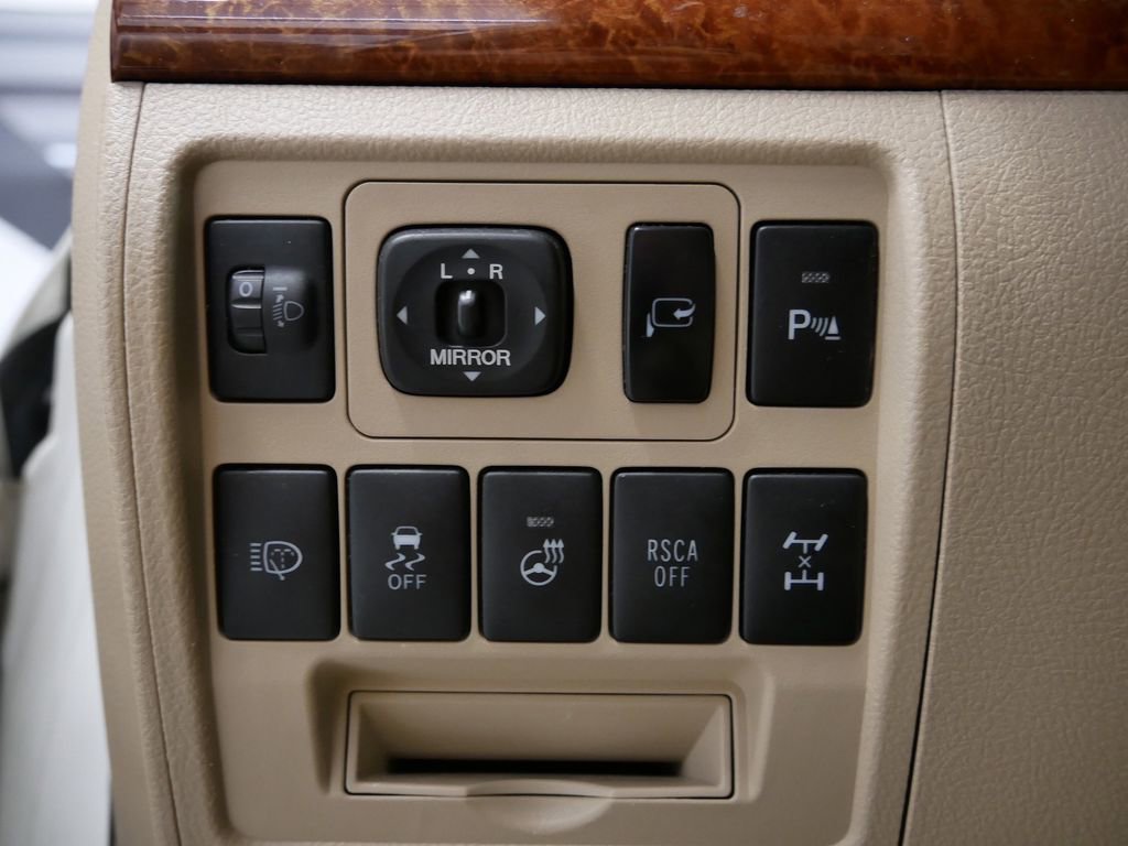 Used 2015 Toyota Land Cruiser image 26