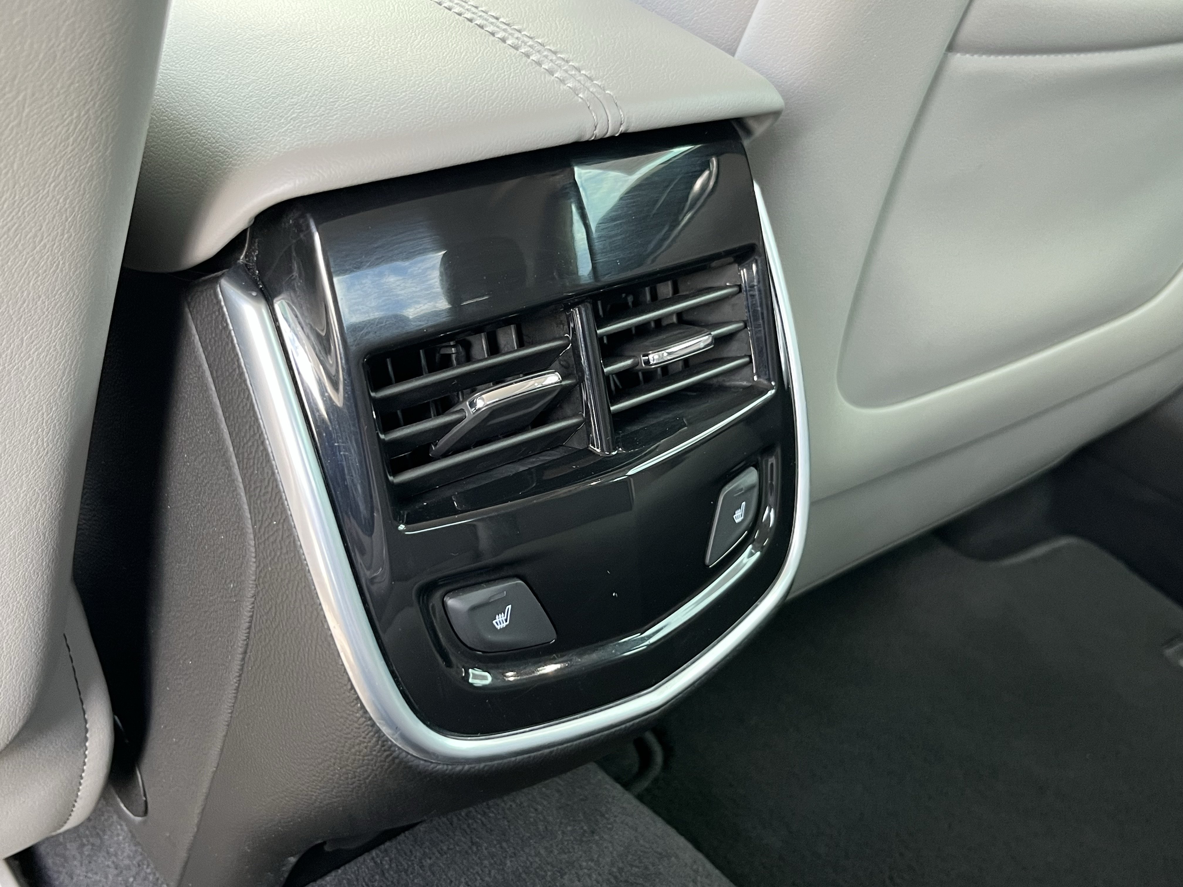 Used 2016 Cadillac XTS Luxury w/ Driver Awareness Package FWD image 18