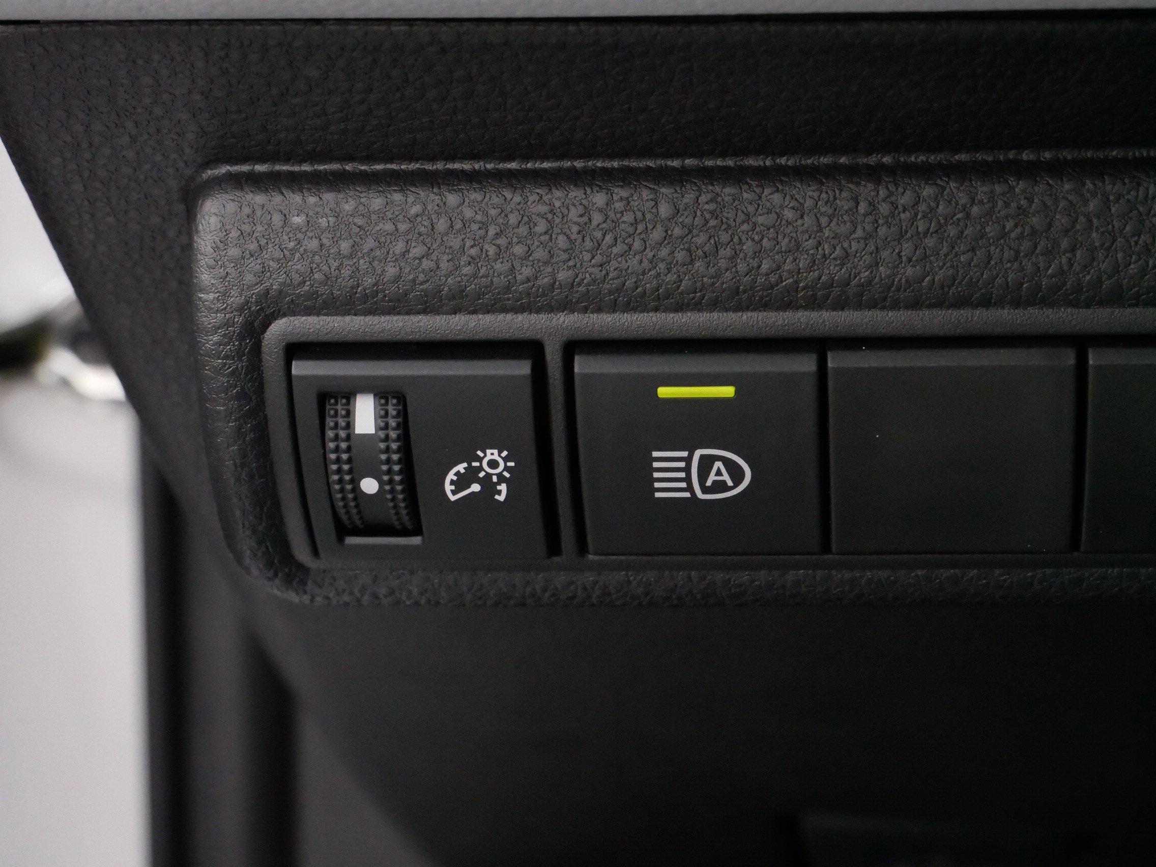 Certified 2025 Toyota Corolla SE image 27