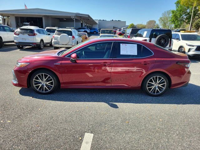 Used 2021 Toyota Camry XLE w/ Navigation Upgrade Package image 13