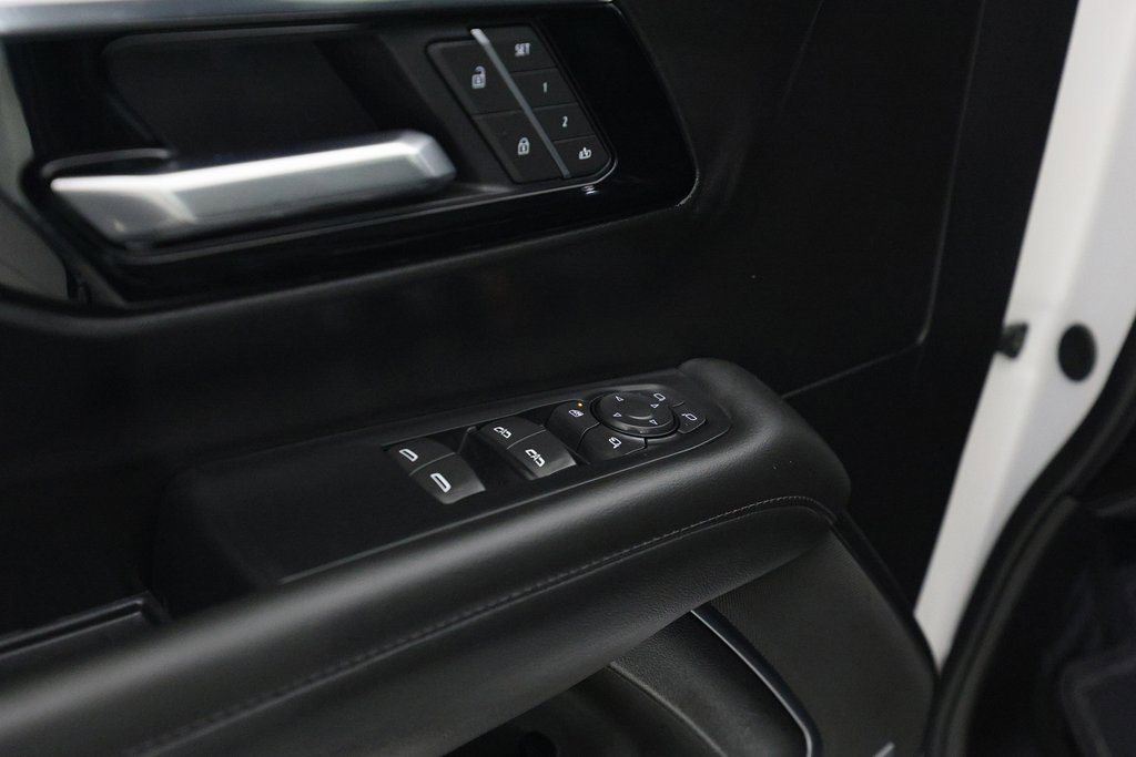 Used 2025 Chevrolet Suburban Z71 w/ Comfort Package image 18