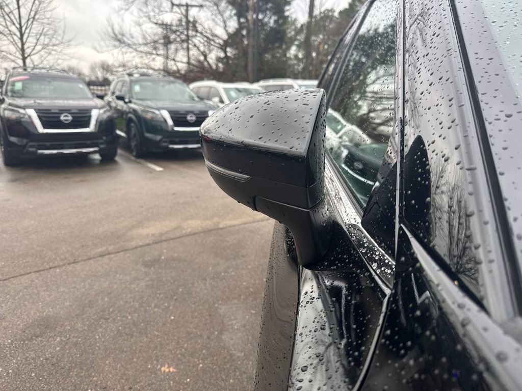 Used 2025 Nissan Pathfinder Platinum w/ Cargo Package image 39