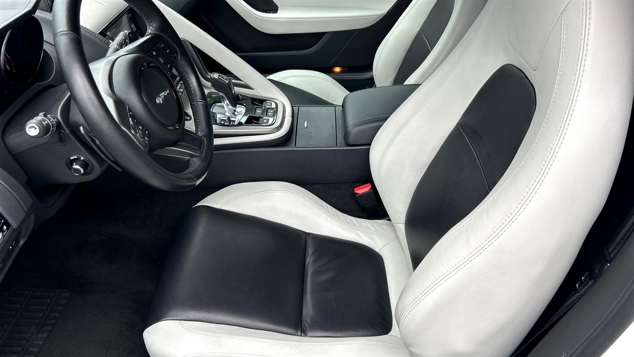 Used 2016 Jaguar F-TYPE Convertible image 9