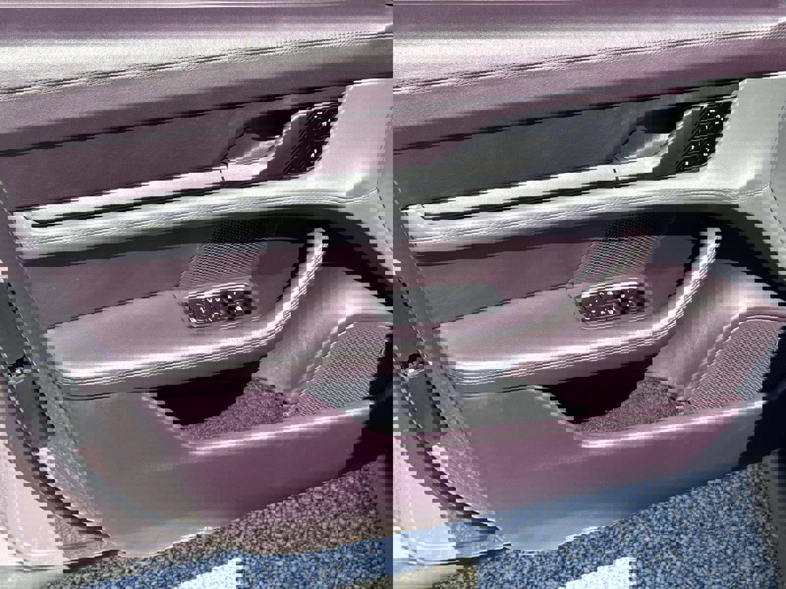 Used 2024 Porsche Taycan RWD image 17