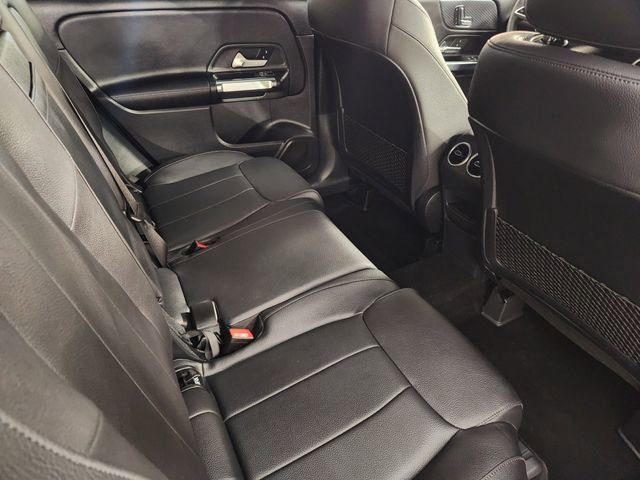 Used 2025 Mercedes-Benz GLB 250 GLB 250 image 31