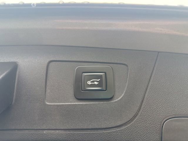 Used 2018 Buick Regal Essence w/ Driver Confidence Package #1 image 13