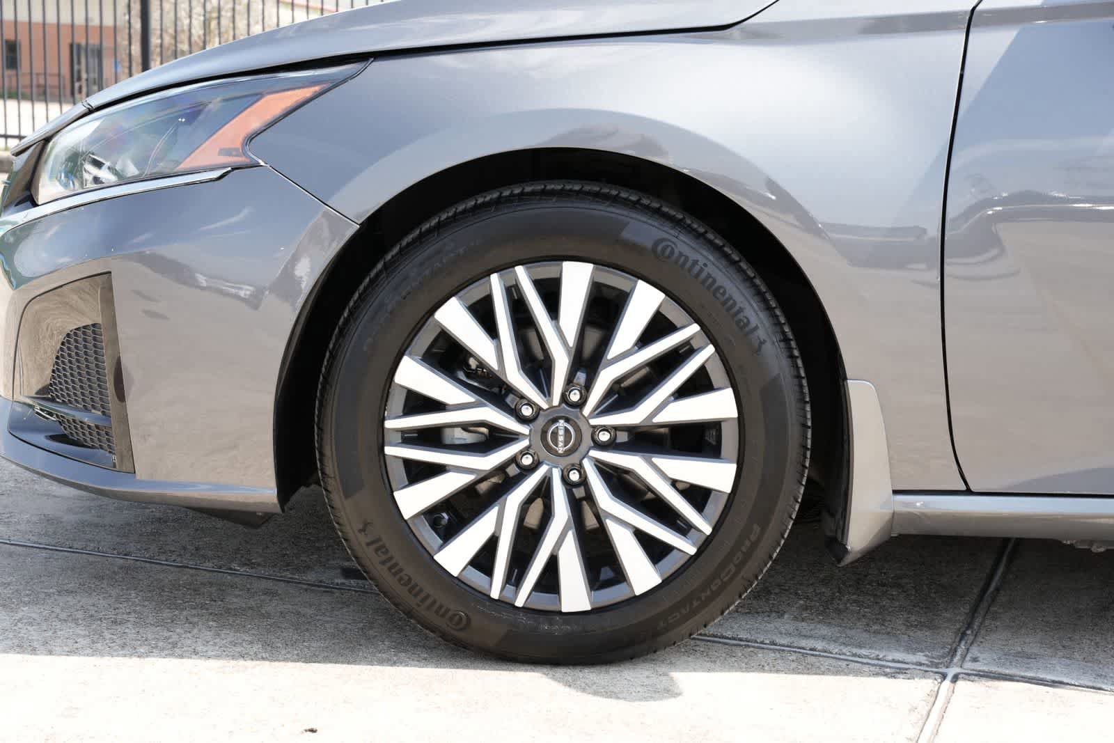 Used 2024 Nissan Altima 2.5 SV FWD image 21