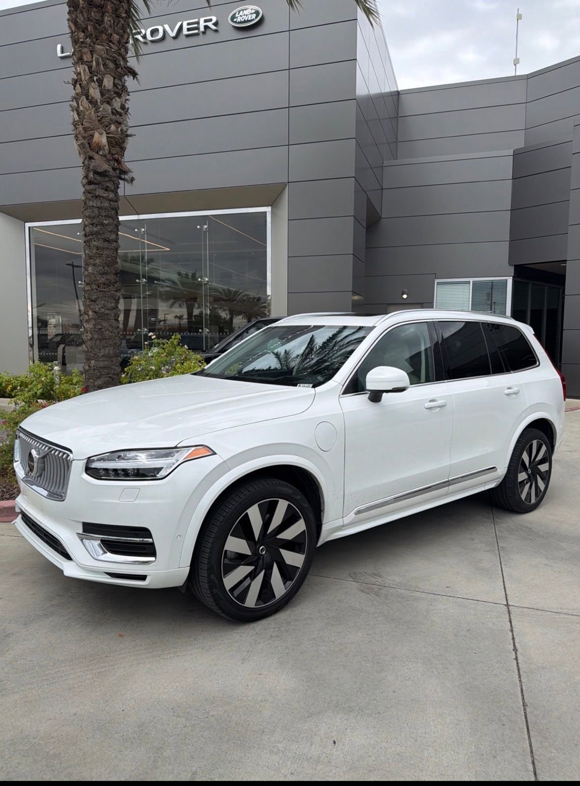 Used 2023 Volvo XC90 T8 Ultimate w/ Protection Package Premier AWD/4WD image 1