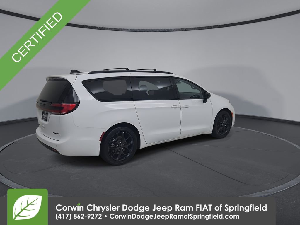 Certified 2025 Chrysler Pacifica Limited image 15