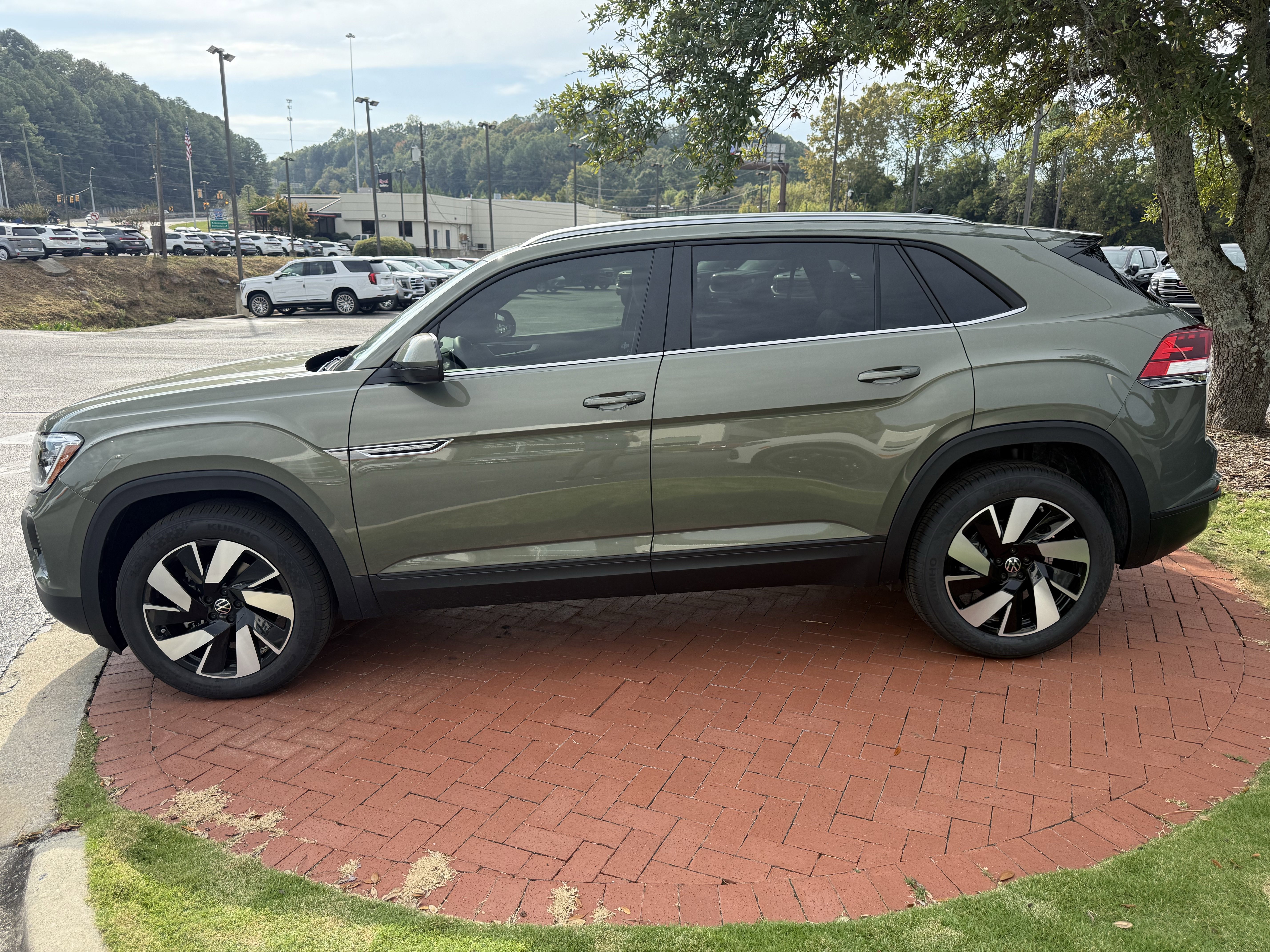 New 2026 Volkswagen Atlas Cross Sport SE image 7