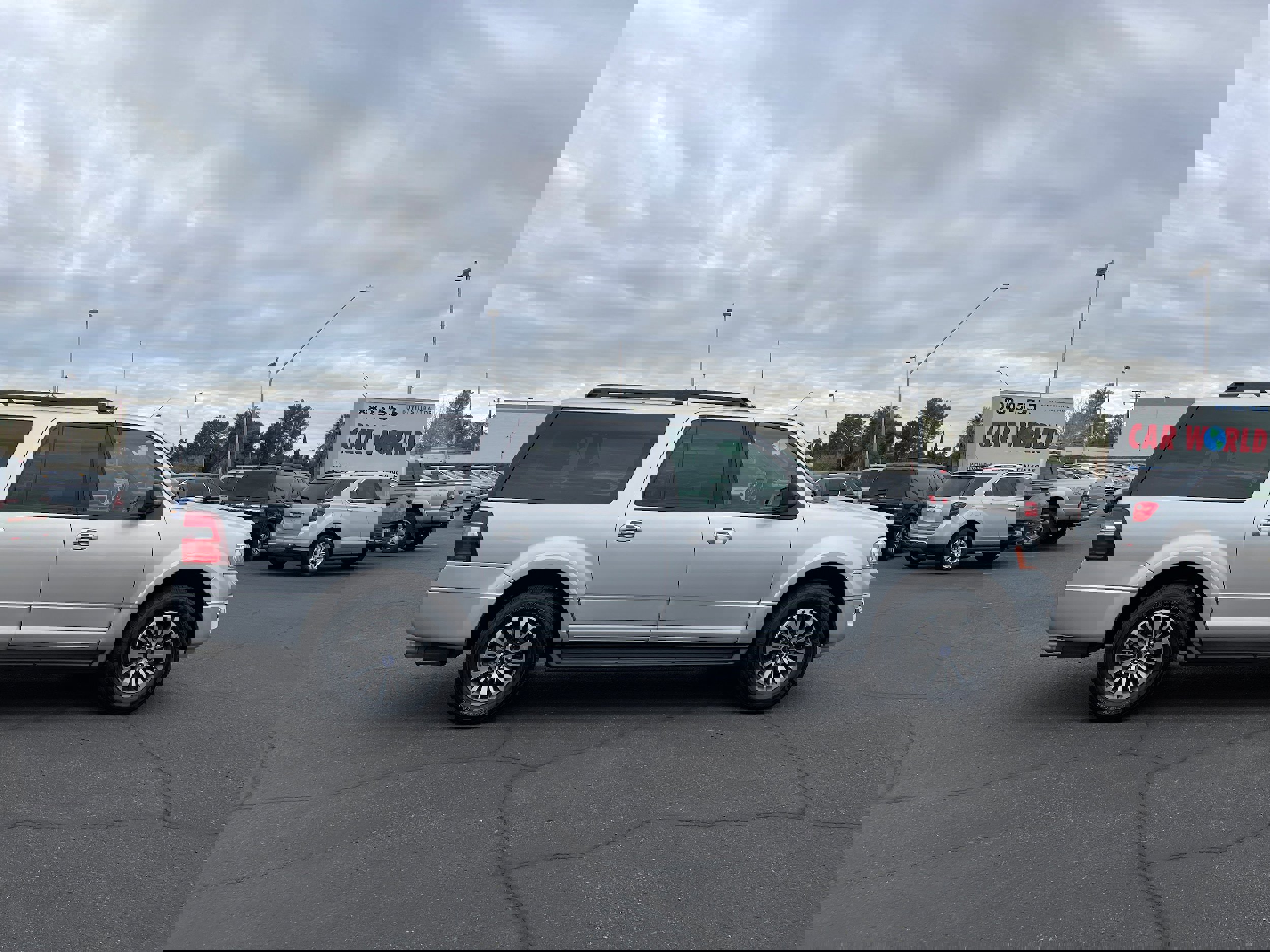 Used 2017 Ford Expedition EL XLT image 6