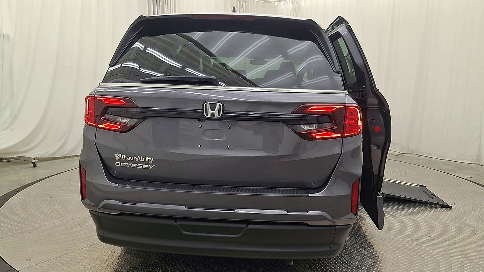 Used 2026 Honda Odyssey EX-L image 2