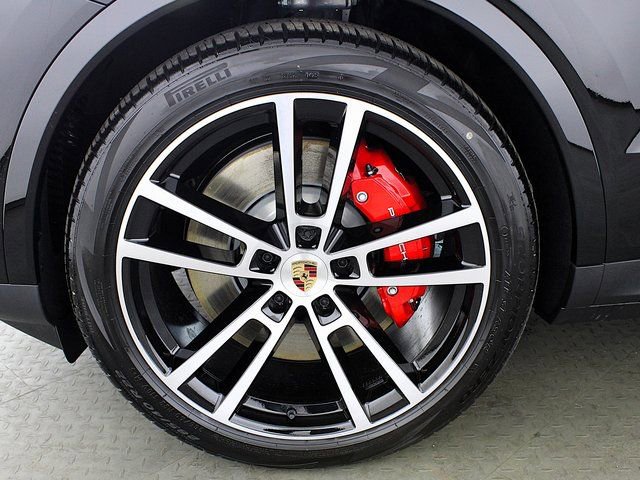 New 2025 Porsche Cayenne S AWD/4WD image 12