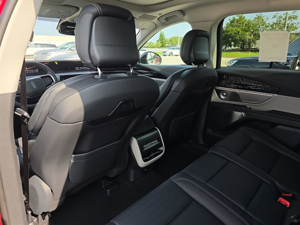 New 2025 Lincoln Nautilus Reserve image 13