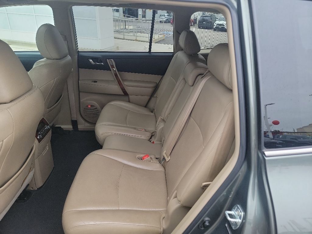 Used 2013 Toyota Highlander Limited FWD image 10